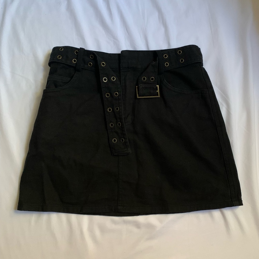 Black forever 21 mini skirt with belt